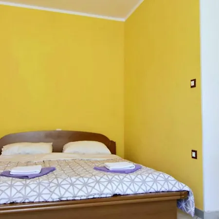 Apartmani Anita 招待所 *