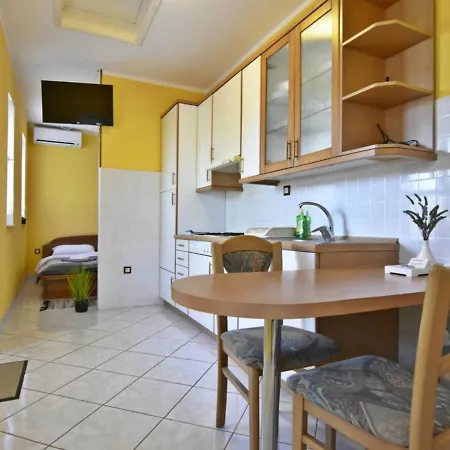 Guest house Milos *